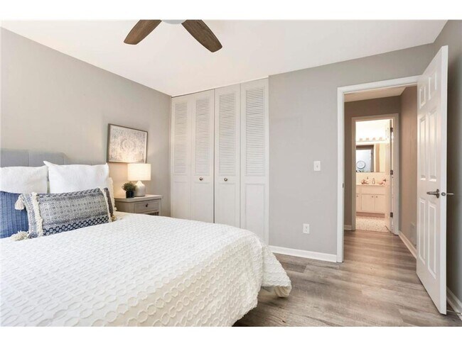 Building Photo - Charming 1 Bedroom Condo in the Heart of S...