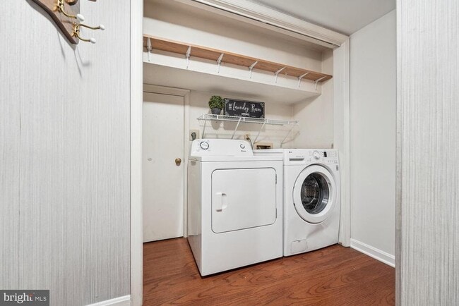 Building Photo - 6817 Signature Cir