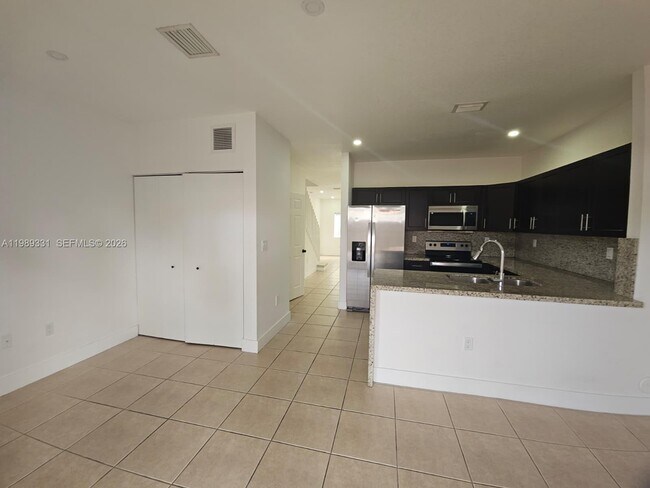 Building Photo - 10919 SW 182nd Ln