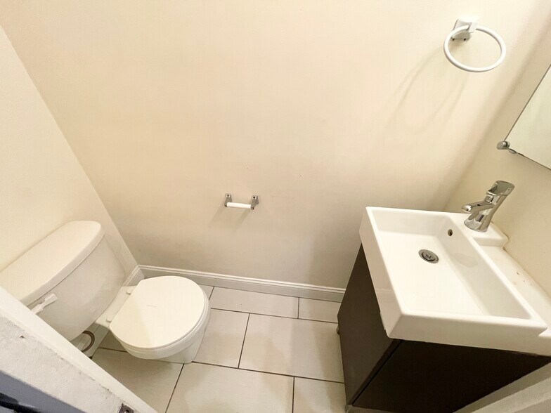 Building Photo - 98 L St