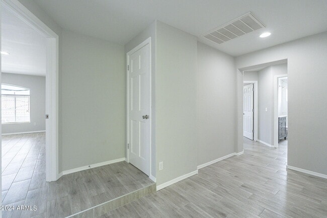 Building Photo - 6326 W El Cortez Pl