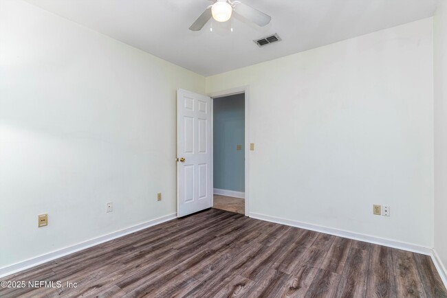 Building Photo - 1157 Creeks Edge Ct