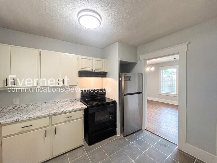Building Photo - 667 Sevier St