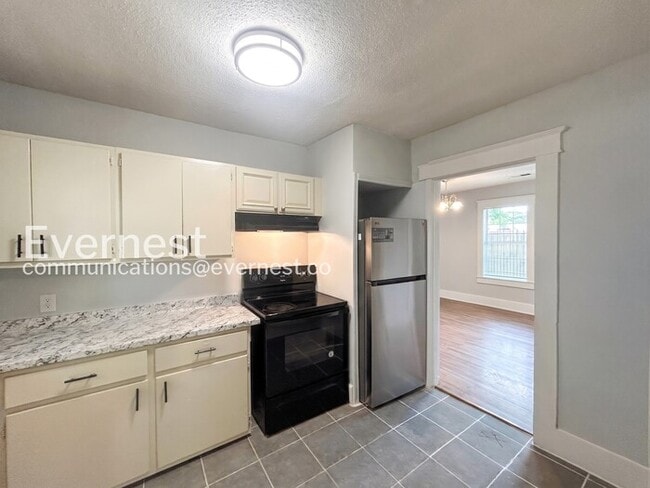 Building Photo - 667 Sevier St