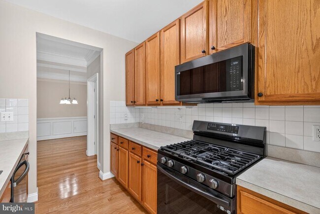 Building Photo - 2111 Ganton Green