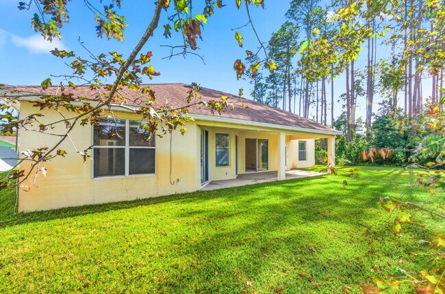 Building Photo - Close to Town Center and Shopping