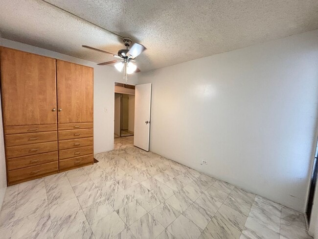 Building Photo - 910 Ahana St