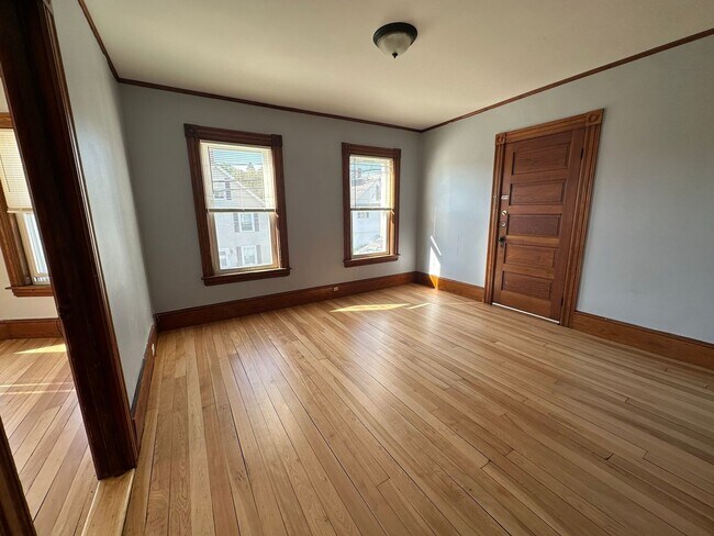 Building Photo - 449 Kelley St