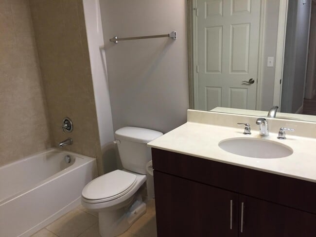 Building Photo - 4905 Midtown Ln