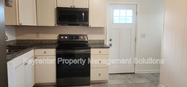 Building Photo - 825 Highland Ave