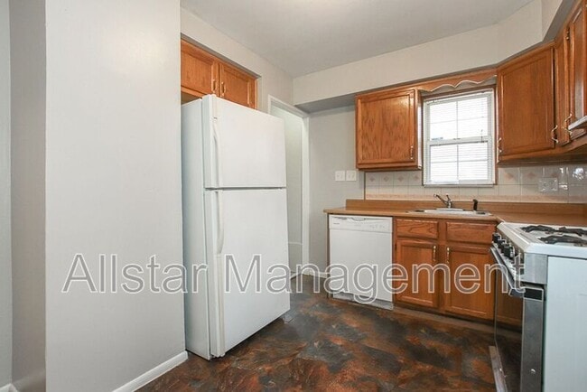 Building Photo - 4607 Lincoln Ave