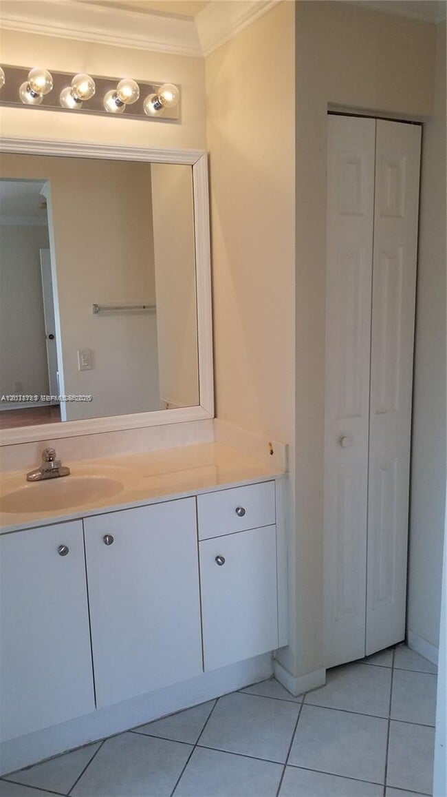 Building Photo - 1440 Canary Island Dr