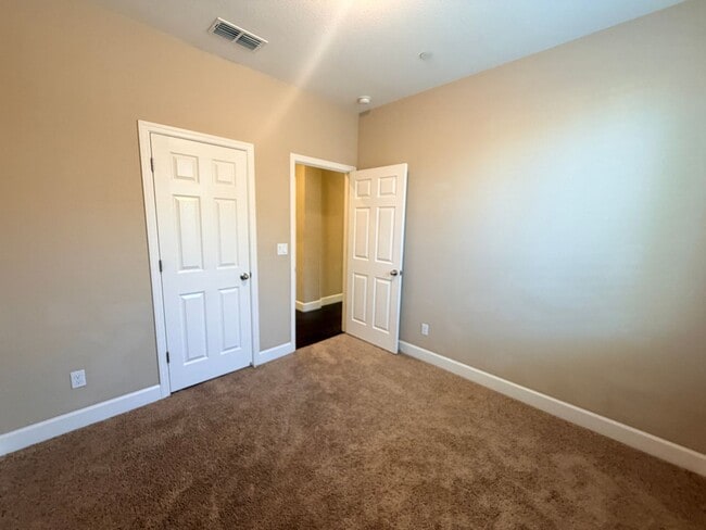 Building Photo - 1587 Manzanita Way