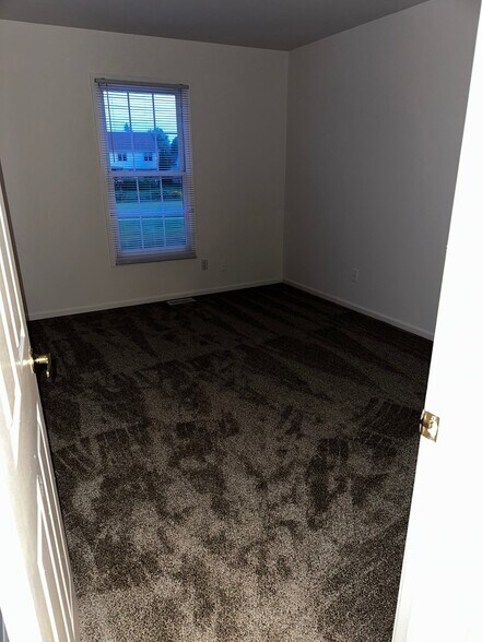 Building Photo - 45071 Lothrop Ct