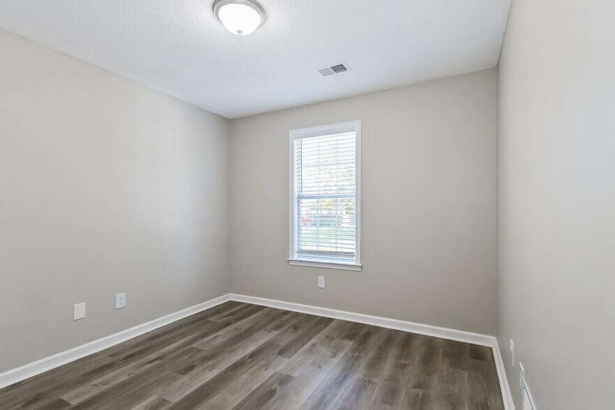Building Photo - 1337 Pendulum Dr N