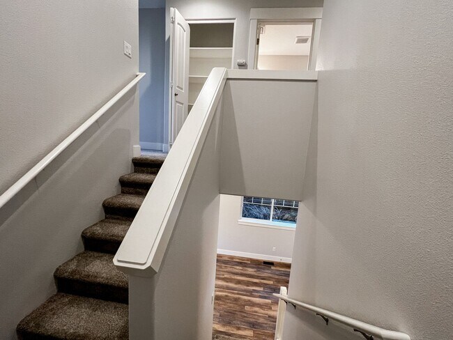 Building Photo - BIGFIR1069-1071