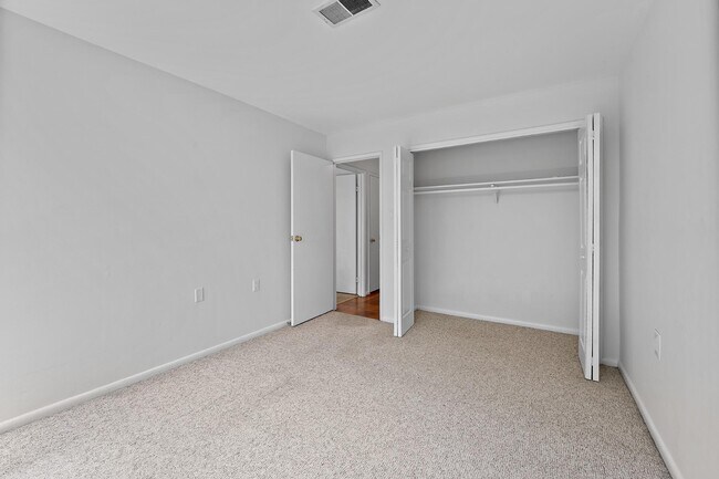 Building Photo - 4420 Briarwood Ct N