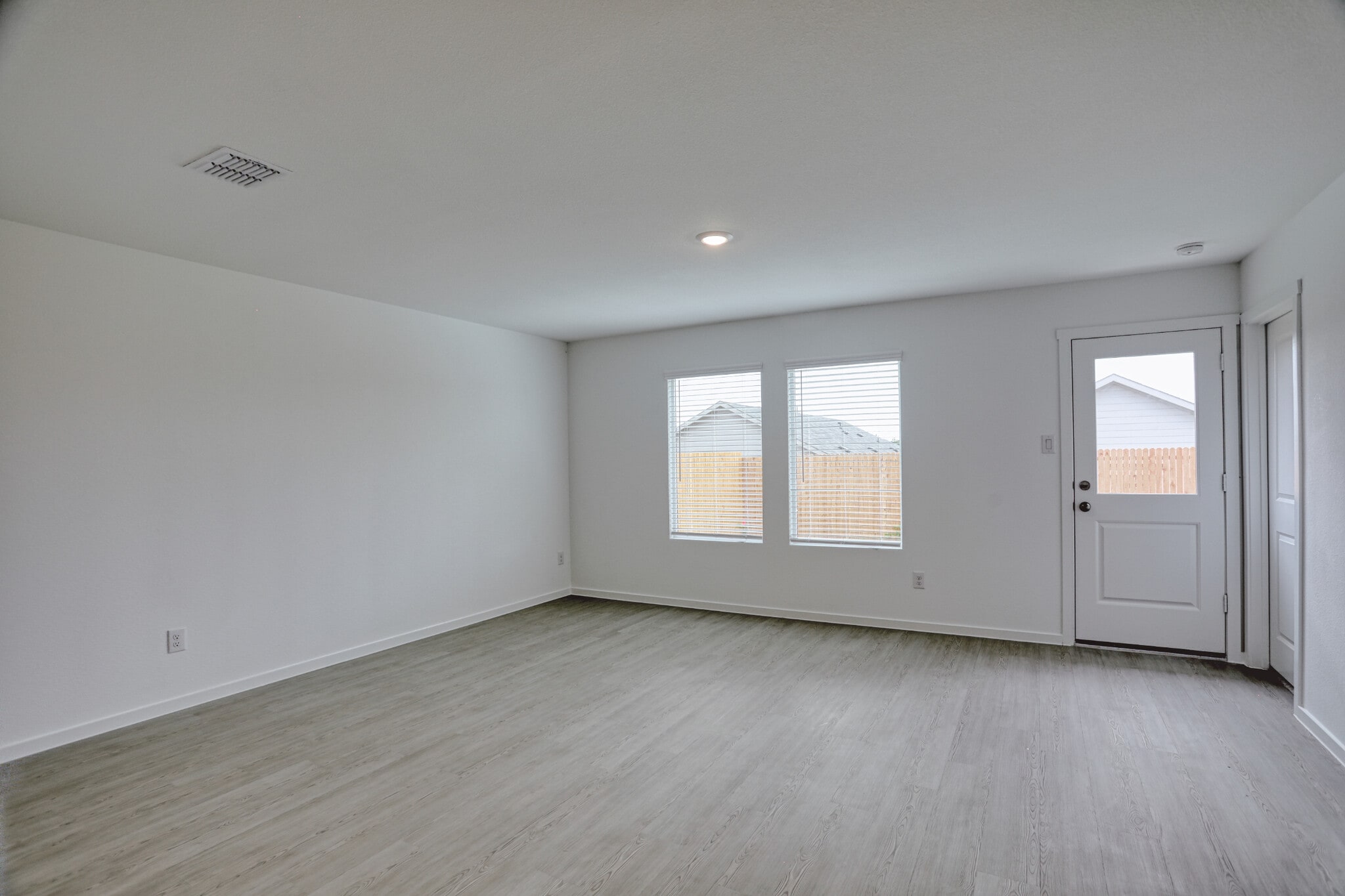 Building Photo - 803 Ginkgo Way