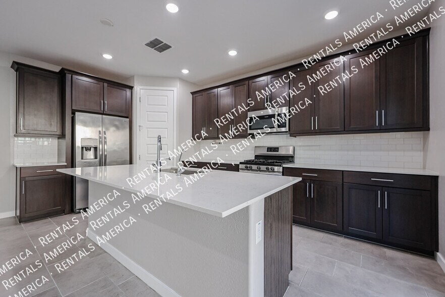 Building Photo - 1026 E Weatherby Way