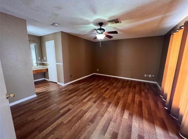 Building Photo - 11907 N Fairhollow Ln