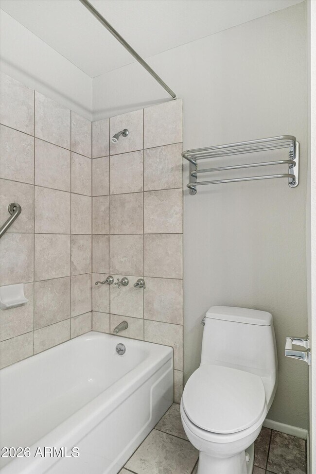 Building Photo - 5208 N 78th Way