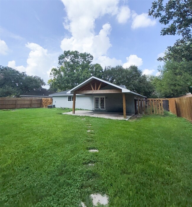 Building Photo - 6803 Marta Dr