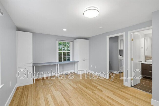 Building Photo - 5713 Independence Cir