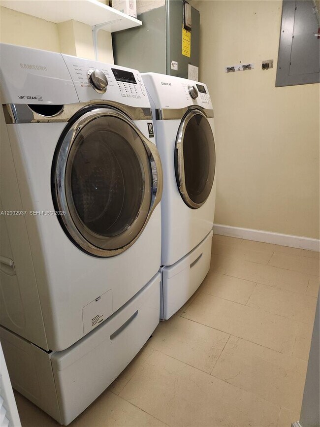 Building Photo - 6485 SW 129th Ave