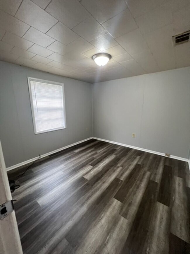 Building Photo - 601 Cedarwood Dr