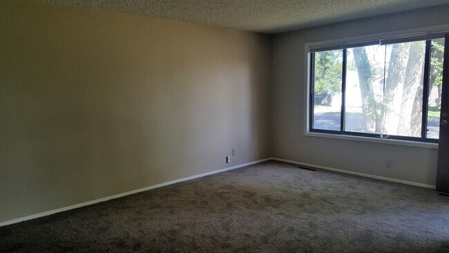 Building Photo - l1508