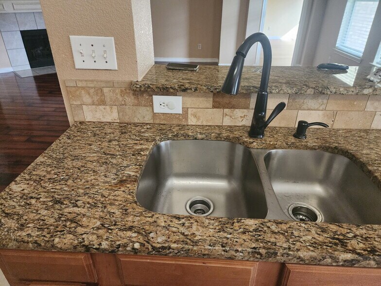 Building Photo - 9314 Water Bend Dr