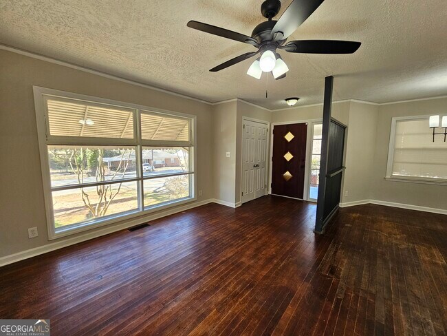 Building Photo - 2654 Plantation Dr