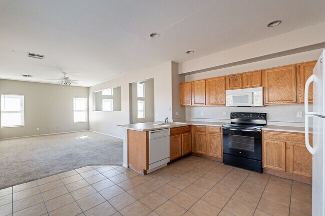 Building Photo - large 3 bedroom home for rent