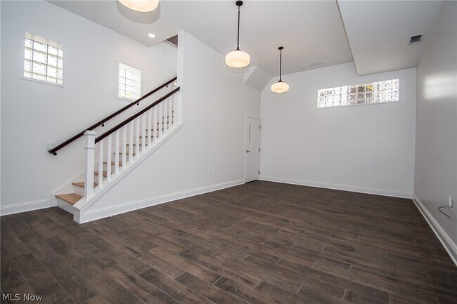 Building Photo - 3002 Franklin Blvd