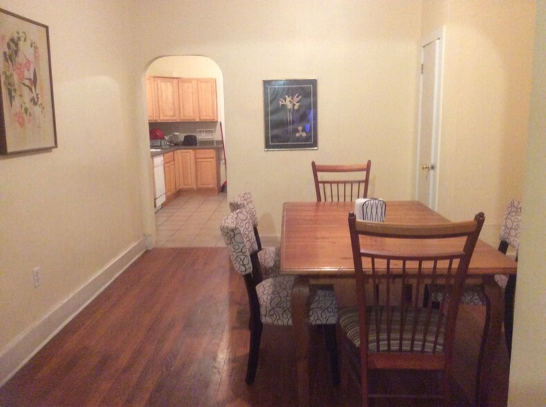 Building Photo - 4 E Broad St