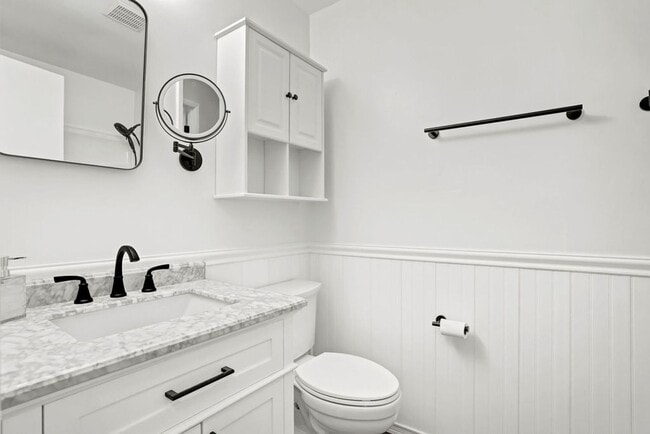 Building Photo - 3 bedroom 1.5 bath home