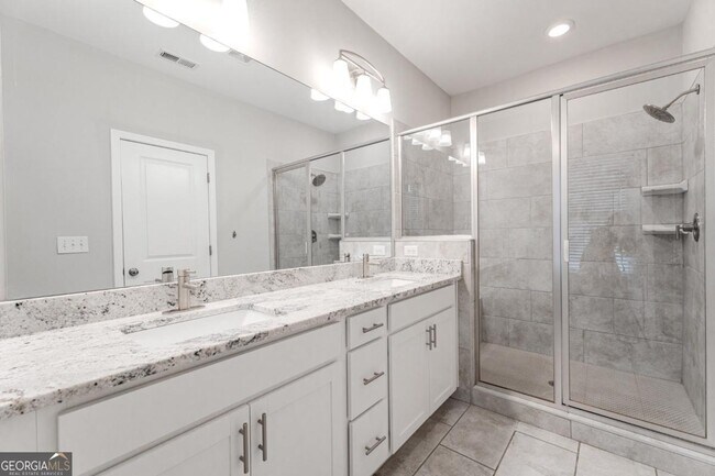 Building Photo - 5051 Pinckney Ln