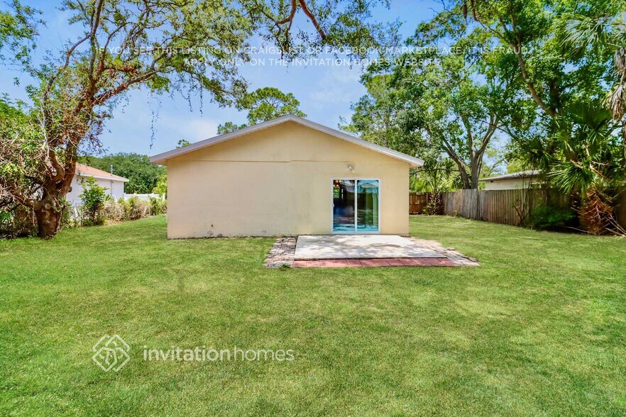 Building Photo - 2512 Casilla Wy S