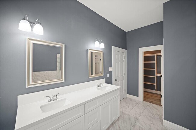 Building Photo - 2110 Oatfield Dr