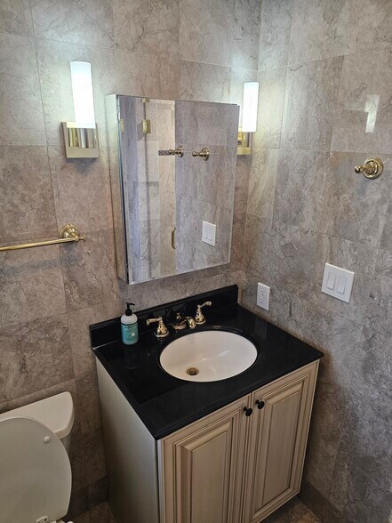 Building Photo - 3250 Lowry Rd