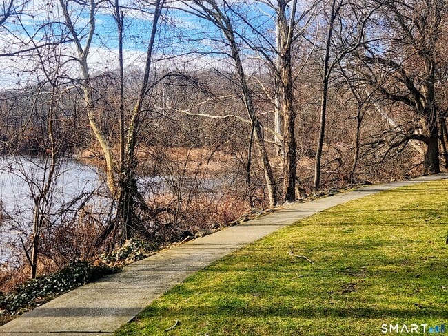 Building Photo - 15 Perry Ave