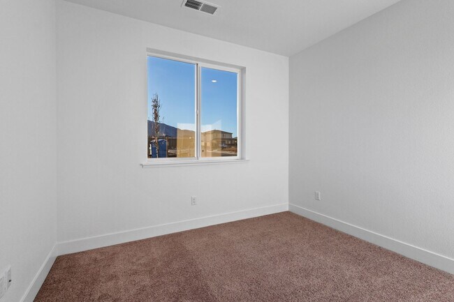 Building Photo - 4 BED | 3 BATH | SINGLE-STORY