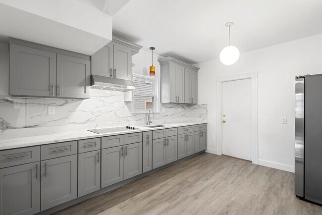 Building Photo - 252 Safford St