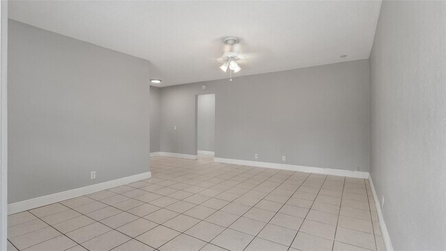 Building Photo - 626 SW 14th Ave