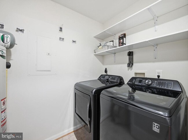 Building Photo - 10793 Symphony Way