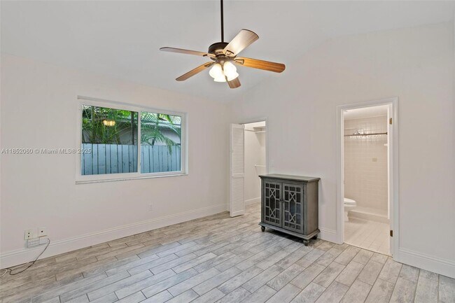 Building Photo - 2558 Trapp Ave