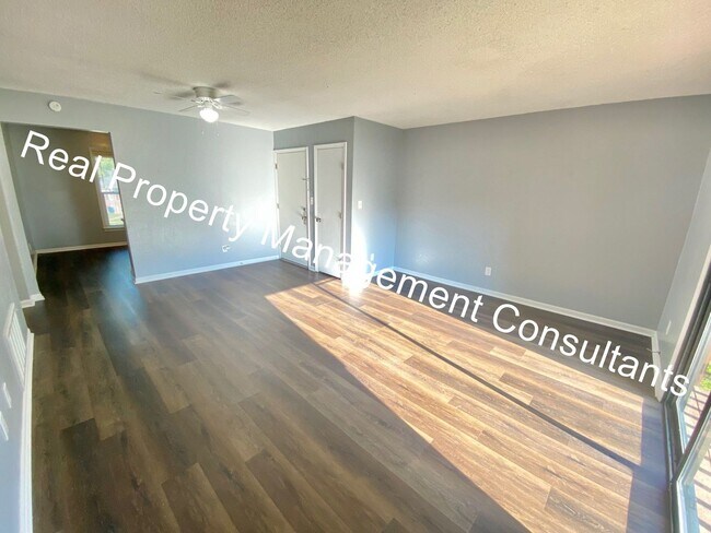 Building Photo - Free Months Rent on 2 Bedroom in Lee's Summit