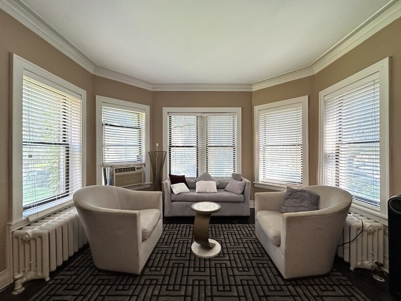 Building Photo - 6424 N Magnolia Ave