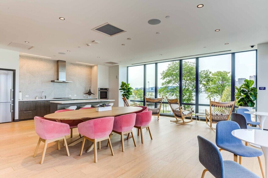 Building Photo - 10 New St