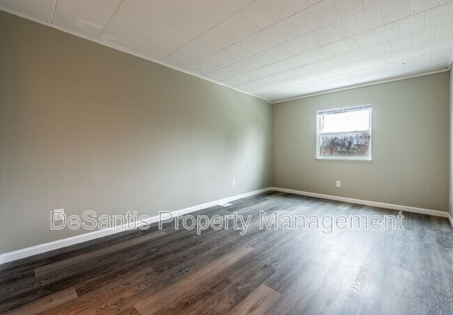 Building Photo - 2207 Aurora Dr